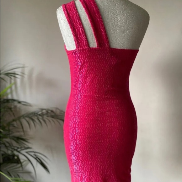I Saw It First Textured Asymmetric Strap Bodycon Dress Size 10 Pink - Picture 4 of 4
